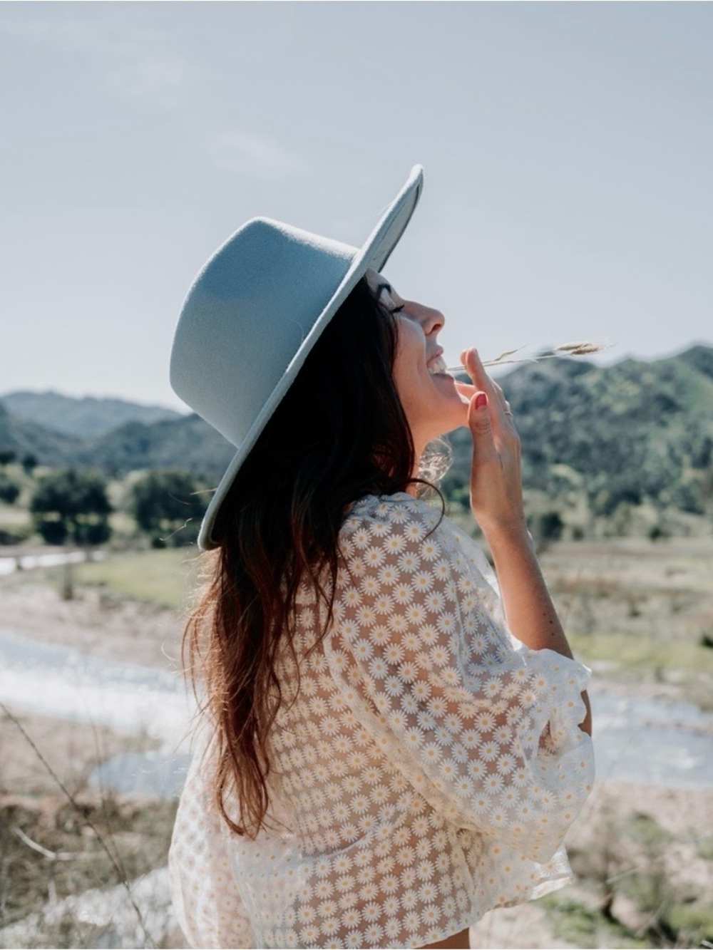 Light Blue Women's Wide Brim Felt Hat - Stylish Summer Accessory